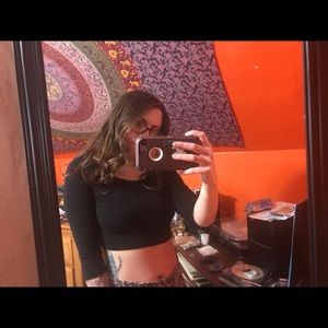 3/4 length long sleeve black crop top